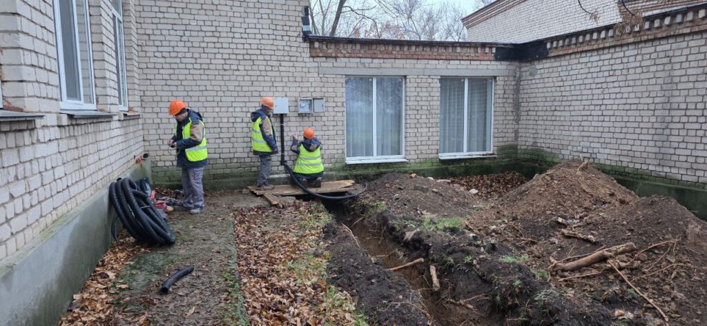 ТОВ «СТБ 2016» продовжує системно реалізовувати комплекс електромонтажних робіт на об’єкті підвищеної важливості — протирадіаційному укритті в Миколаївській області. Наші фахівці забезпечують монтаж мереж гарантованого живлення, що є ключовим елементом безпеки та безперервної роботи укриття в умовах надзвичайних ситуацій.