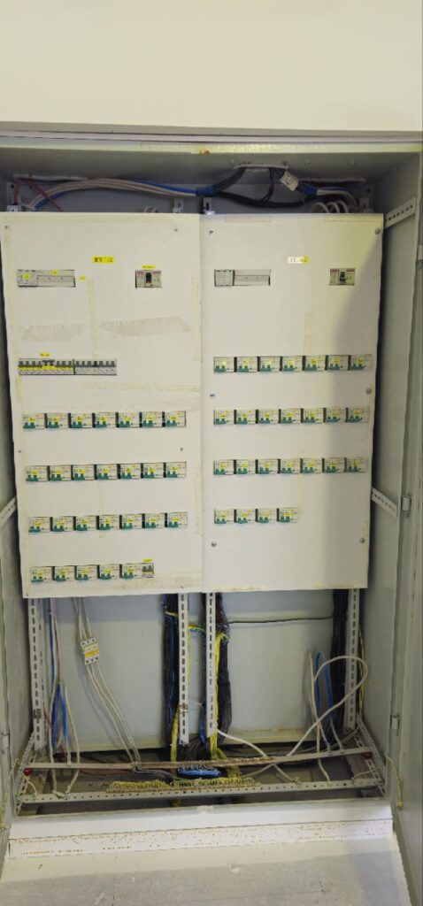 Завершено електромонтажні роботи офісу 900 м² у БЦ «Сігма» в Києві