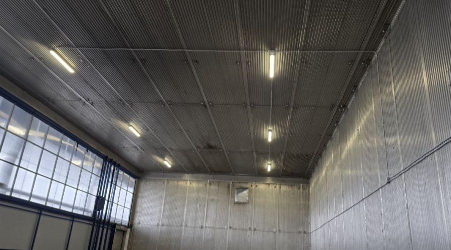 Завершуємо комлекс робіт з реконструкції системи внутрішнього освітлення фруктосховища в Миколаївській області.