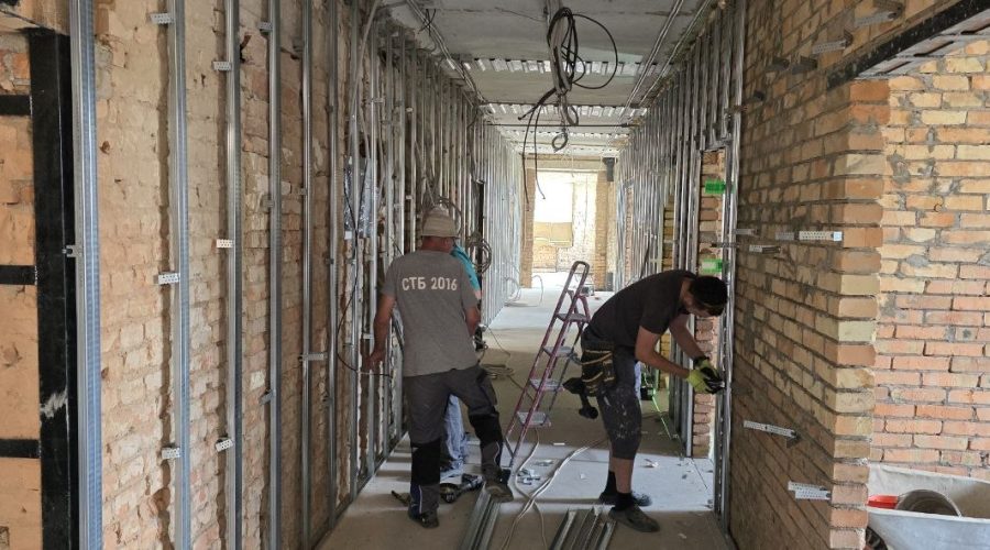 Приступили до виконання комплексу електромонтажних робіт на реконструкції реабілітаційного відділеня в Кіровоградській області.