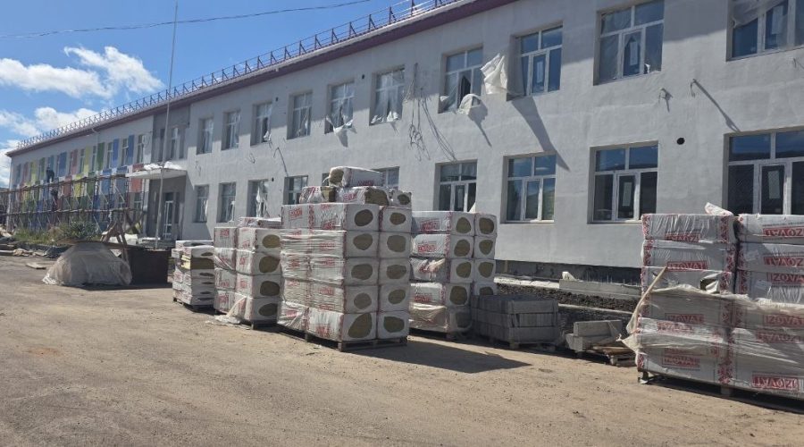 Продовжуємо виконання комплексу електромонтажних робіт на термомодернізації навчального закладу в Житомирській області.