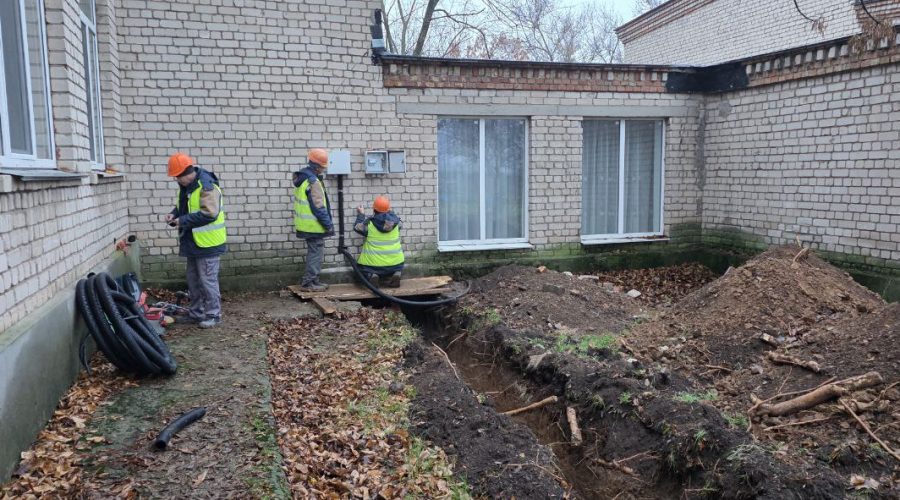 ТОВ «СТБ 2016» продовжує системно реалізовувати комплекс електромонтажних робіт на об’єкті підвищеної важливості — протирадіаційному укритті в Миколаївській області. Наші фахівці забезпечують монтаж мереж гарантованого живлення, що є ключовим елементом безпеки та безперервної роботи укриття в умовах надзвичайних ситуацій.