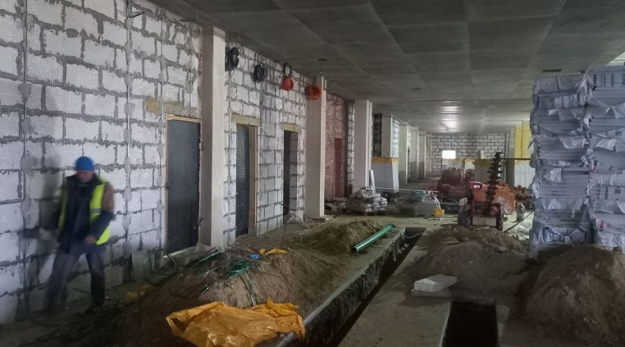 Приступили до монтажу магістральних кабельних трас та групових ліній електропостачання приміщень на об'єкті Фабрика-кухня в Харківській області.