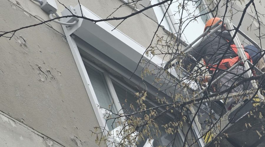 Закінчили підключення та наладку захисних ролет на відділенні інтенсивної терапії новонароджених в м. Київ.